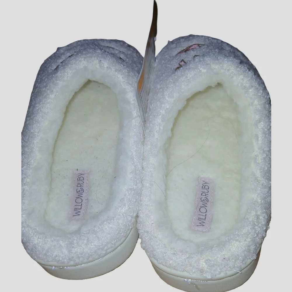 Willow  & Ruby Girl Cozy White Slippers with Pink Embroidery Size 2